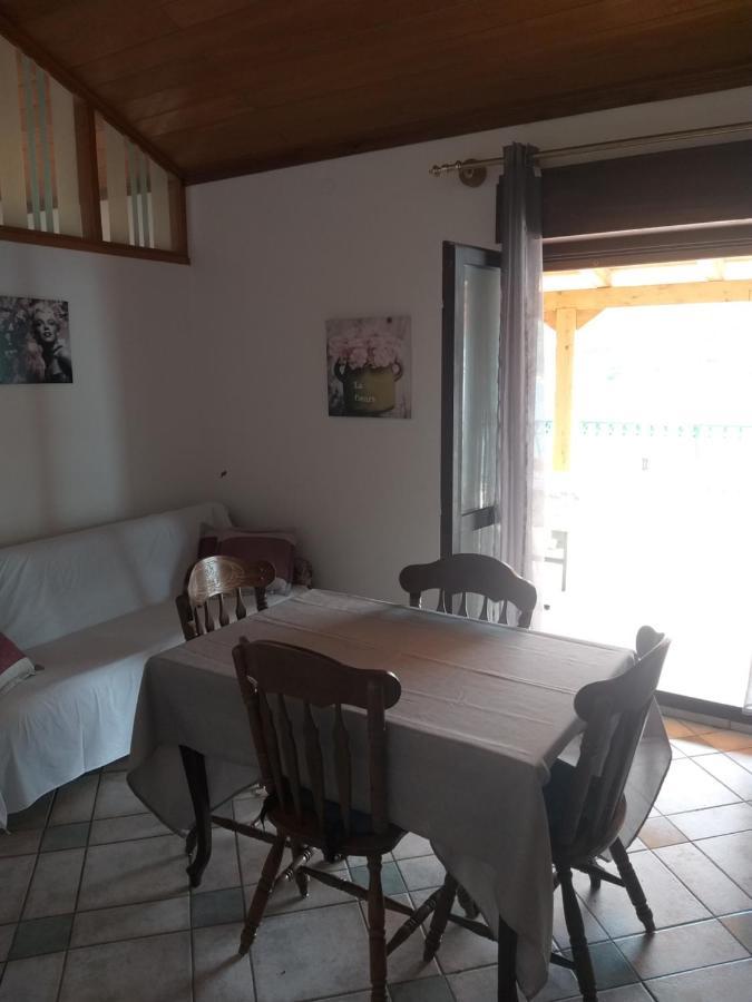 Апартаменты Direkt Na Moru - Bungalov Шибеник Экстерьер фото